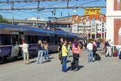 Persontog fra Stavanger har nettopp ankommet Kristiansand stasjon. Foto: Leif-Harald Ruud (2004).