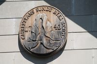 Byseglet på rådhusveggen. Foto: Chris Nyborg (2017).