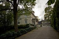 Nr. 4: Stor nybarokk villa oppført 1912, ark. Henrik Bull. Foto: Kjetil Ree (2009).