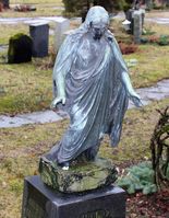 Kristus-figur på gravminne på Vestre gravlund i Oslo.