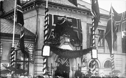 på Hamar stasjon. Foto: Ukjent / Nasjonalbiblioteket