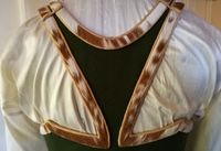 Jubileumsdrakt med kanting av ku-skinn. inspirert av folkedrakt frå Vest-Telemark