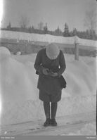 Kvinne med fotoapparat.jpg