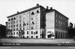 Kvinnenes hus i Thereses gate 35b, oppført 1924. Foto: Oslo Museum (1935-1940).