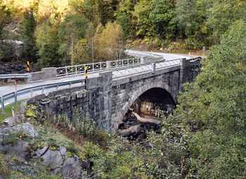 Kviteseid, Dalanvegen, Bjørnflatin bru-1.jpg