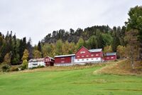 Morgedalvegen 23, 25, Skare (gnr. 78/1). Foto: Roy Olsen (2021).