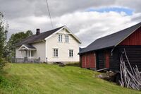 Spjotsoddvegen 62, «Spjotsodd». Foto: Roy Olsen (2021).