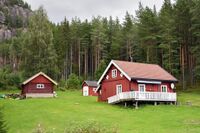 Spjotsoddvegen 105, plassen «Setflot». Foto: Roy Olsen (2021).