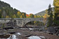 Den 69 meter lange steinhvelvsbrua over Folsetelva ved Osen. Foto: Roy Olsen (2022).