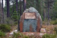 Minnestein over Maren Olavsdotter Ramskeid ved Åsgrendvegen mellom Heggtveit og Ramskeid. Foto: Roy Olsen (2021).
