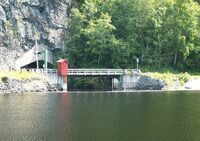 Inntaket til Løkaunet kraftverk i Båthølen ved Hyttfossdammen. Foto: Klæbu historielag