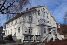 Løkke etter Næss' ombygging i 1926 til Bøndernes Hus. Foto: Stig Rune Pedersen (2016).