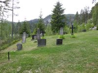 Lønnegrav gravplass nedre del. Gravminner. (Foto Olav Momrak-Haugan 2010)