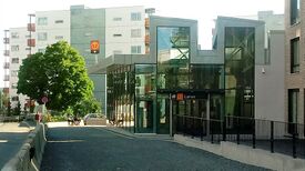 Adkomsten fra Peter Møllers vei, sett mot sør. Foto: Pål Giørtz (2018).