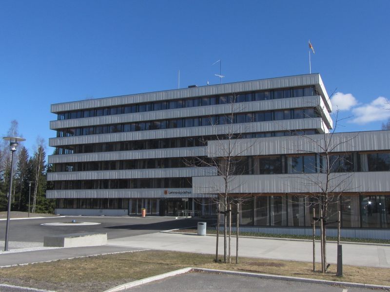 Fil:Lørenskog rådhus 2012.jpg