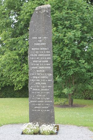 Løten kirkegård 03.JPG