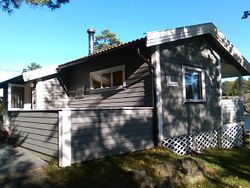 Løvøysund kystledhytte ved Løvøysund bro. Foto: Chris Nyborg (2017).