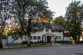 Villa Sandvigen er fortatt i drift som restaurant og selskapslokaler. Foto: Leif-Harald Ruud (2016)