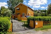 Vertikaldelt svenskehus i Berglyveien. Foto: Leif-Harald Ruud (2021)