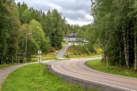 Enebakkveien ved avkjøringen til Frambu og Sandbakken. Foto: Leif-Harald Ruud (2021)