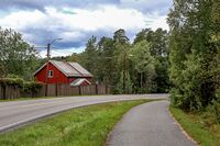 Enebakkveien like sør for Sværsvann bru. Foto: Leif-Harald Ruud (2021)