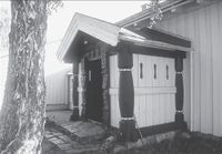 Inngangspartiet på Lahaugmoens befalsmesse som ble oppført av de tyske okkupantene under andre verdenskrig.
