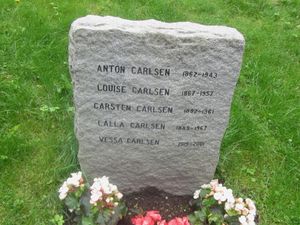 Lalla Carlsen gravminne.jpg