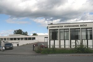 Lambertseter vgs hovedadkomst.jpg