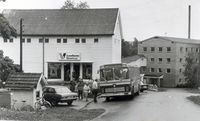 Handletur til Landheim veveris fabrikkutsalg på 1980-tallet. Foto: Totens blad/Jon Olav Andersen
