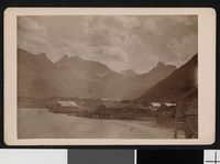 210. Landskapsbilde med bebyggelse fra Romsdalen, 1896 - no-nb digifoto 20160601 00131 bldsa BB1600.jpg