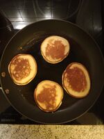 De første lappene er snudd.