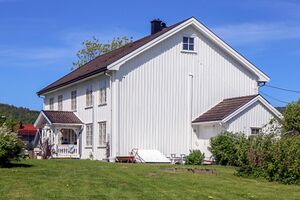 Lardal prestegård 01 230530.jpg