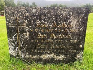 Lars Rustbøle gravminne.jpg