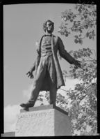 253. Lars Skrefsrud, statue - no-nb digifoto 20151020 00285 NB MIT FNR 03217.jpg