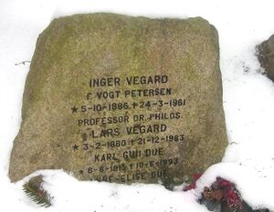 Lars Vegard gravminne.jpg