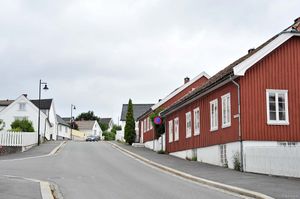 Larvik, Øvre Damsbakken-1.jpg