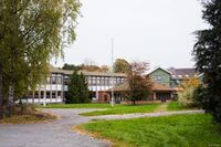Kaupangveien 12, tidligere Gloppe husflidskole. Foto: Roy Olsen (2013).