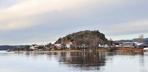 Larvik, Vestre Halsen-1.jpg