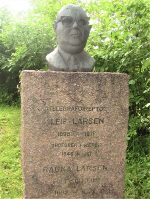 Leif Andreas Larsen gravminne Haslum.jpg