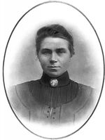 Lena Sendstad var lærer ved Dæhli skole, Nes på Hedmarken. Her opprettet hun landets første skolehage i 1900. Foto: Hedmarksmuseet.
