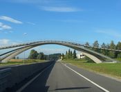 E18 passerer under Leonardo da Vinci-broen i Ås kommune i Akershus. Foto: Stig Rune Pedersen