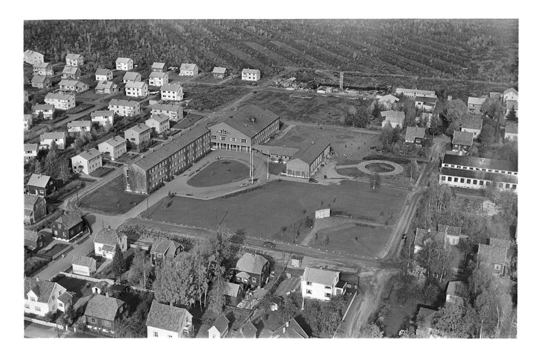 Fil:Lillestrøm høgre skole 1951.jpg