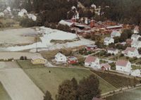 221. Loesmoen med Lie sagbruk - WF187.jpg