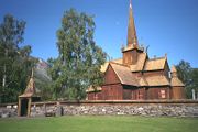 Lom stavkirke.jpg