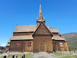 Lomstavkirke.jpg