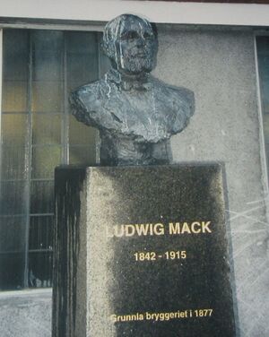Ludwig Mack byste Tromsø 2004.JPG