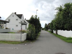 Lundenveien sydover fra Solvangveien.JPG