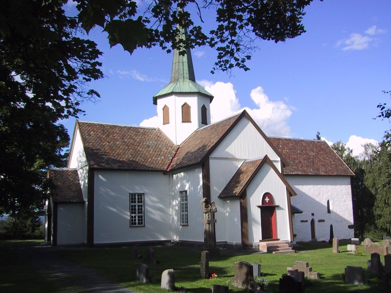 Fil:Lunner kirke.JPG