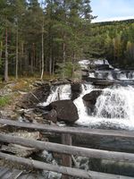 Lureåe frå den gamle brua. Fundamentet for den gamle oppgangssaga nede til venstre. Foto: H.P.Hosar