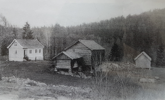 Lw Nedre Tjernsli under Søndre Haug (Nakkerud), eldre fotografi.png